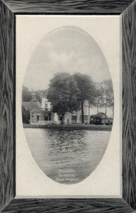 8728 Gezicht over de Vecht op de achterzijde van het huis Nieuw-Hoogerlust aan de Rijksstraatweg 204 bij Breukelen uit ...